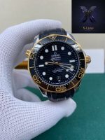 Omega Seamaster Diver 300M Black Gold Rubber - Image 2