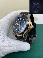 Omega Seamaster Diver 300M Black Gold Rubber - Image 4